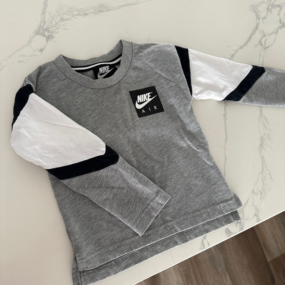 Nike Grey, White & Black Kids' Long-Sleeve Colorblock Tee